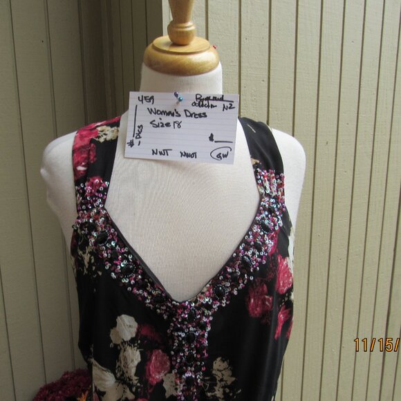 #459  WOMAN'S LONG FLORAL CHIFFON DRESS BY THE PYRAMID COLLECTION (SIZE18) - Picture 2 of 3